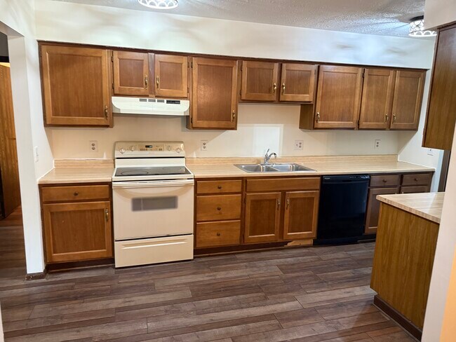 246 Rolling Acres Dr, Unit 246 in Tipp City, OH - Foto de edificio - Building Photo