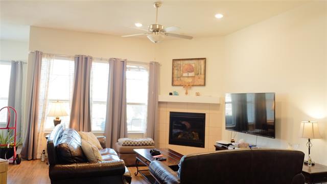 1907 Edgecreek Path in Carrollton, TX - Building Photo - Building Photo