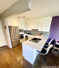 300 Wai Nani Way in Honolulu, HI - Building Photo - Building Photo