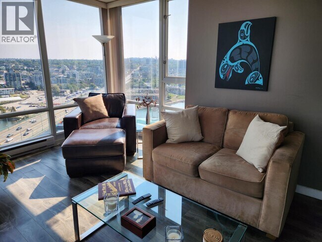 1033 Marinaside Crescent in Vancouver, BC - Building Photo - Building Photo