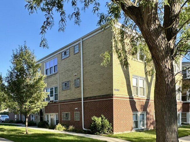 property at 6725 N California Ave