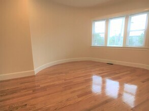 67 Temple St, Unit 2 in Somerville, MA - Foto de edificio - Building Photo