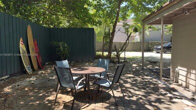 3164 Center St in Miami, FL - Building Photo - Building Photo