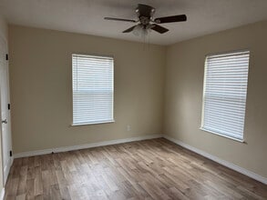 635 S Archie St in Vidor, TX - Foto de edificio - Building Photo