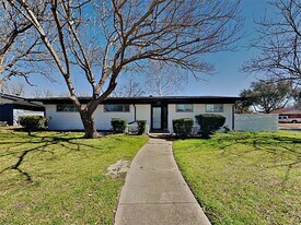 2702 Wallin Dr in Irving, TX - Building Photo