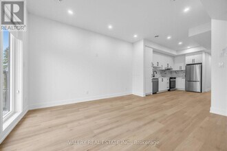 1115 Islington Ave. in Toronto, ON - Building Photo - Building Photo