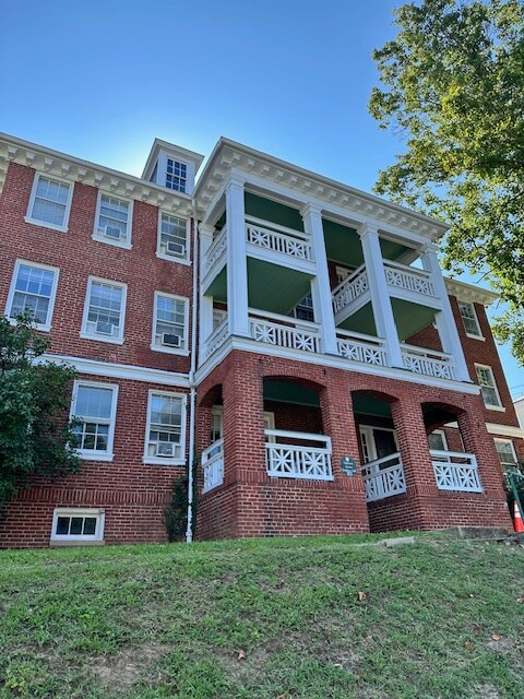 303 N New St in Staunton, VA - Building Photo