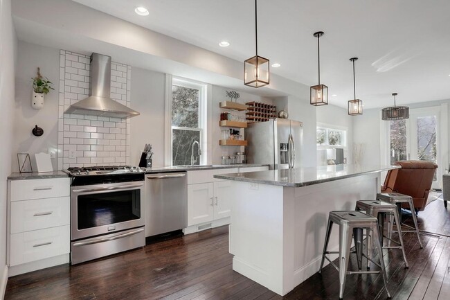 property at 799 S Lazelle St