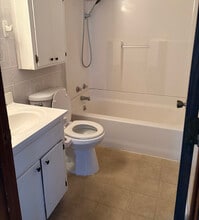 103 E Brasfield St in Smithville, MO - Building Photo - Building Photo