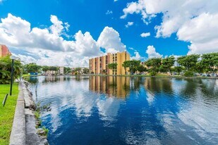 4707 NW 7th St, Unit 110 in Miami, FL - Building Photo