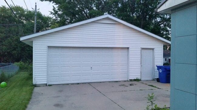 205 Byron Ave in Waterloo, IA - Foto de edificio - Building Photo