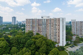 Wynford Park Condominiums in Toronto, ON - Building Photo - Building Photo