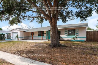 2324 61st Way N in St. Petersburg, FL - Foto de edificio - Building Photo