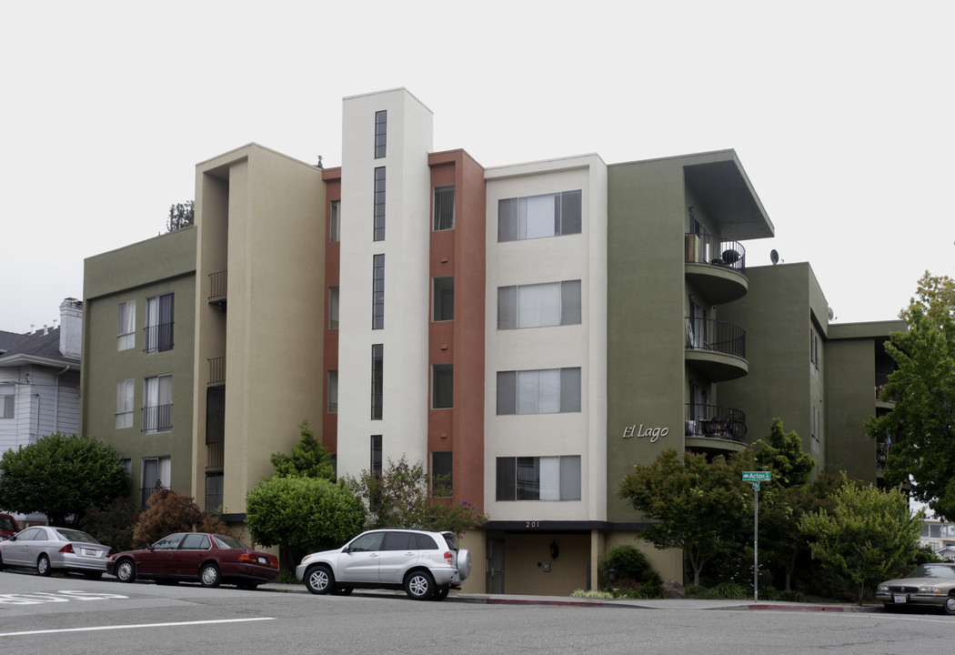 El Lago in Oakland, CA - Foto de edificio