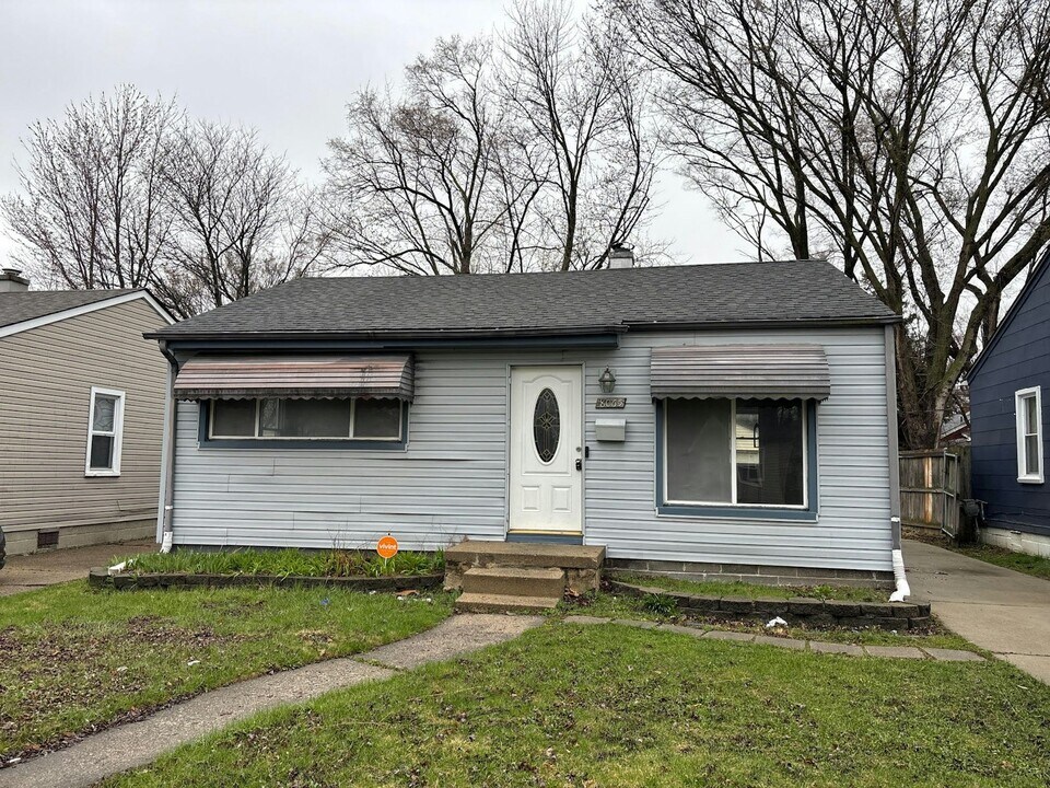 8065 Prospect Ave in Warren, MI - Building Photo