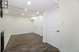 20 Hubbell Rd in Brampton, ON - Building Photo - Building Photo