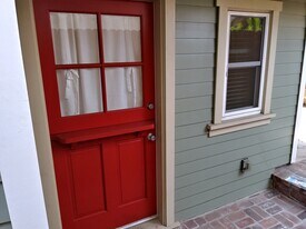 806 Bayview Dr, Unit Lower in Hermosa Beach, CA - Building Photo