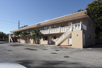 4717 SW 33rd Ave in Fort Lauderdale, FL - Building Photo - Building Photo