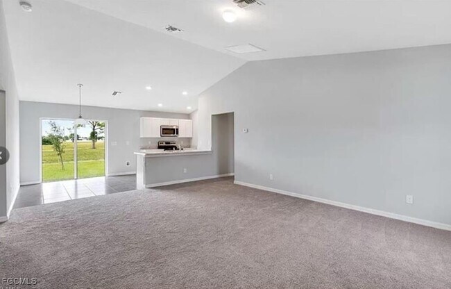 4023 NE 23rd Pl in Cape Coral, FL - Building Photo - Building Photo