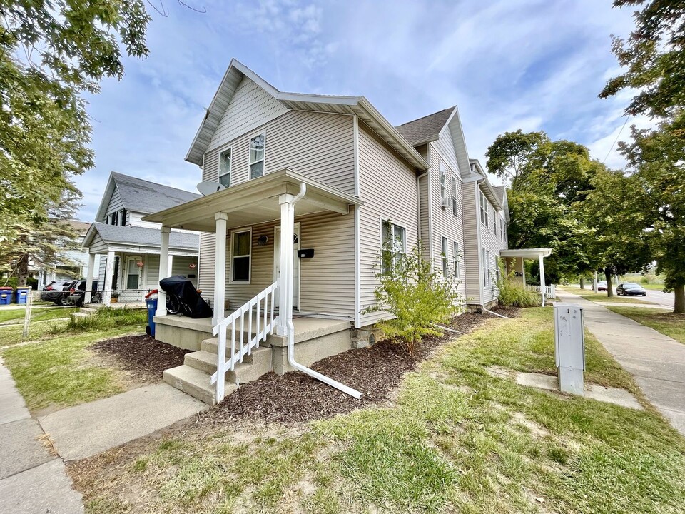 538 Fremont Ave NW, Unit 2nd 869 in Grand Rapids, MI - Building Photo