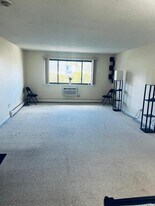 9 Hallmark Gdns, Unit 9  hallmark  unit 9 in Burlington, MA - Building Photo