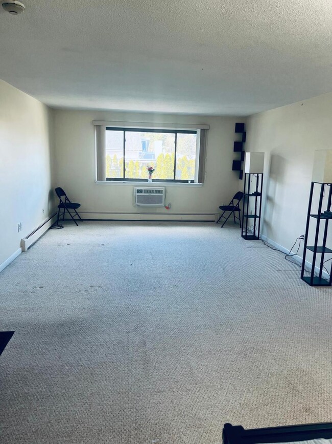 9 Hallmark Gdns, Unit 9  hallmark  unit 9