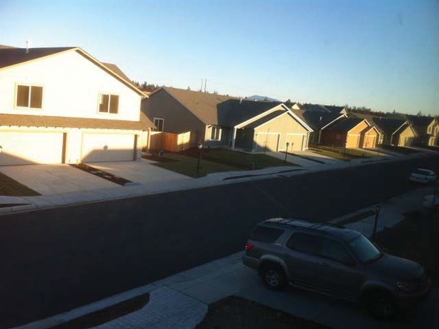 Kierra Place Townhomes in Madras, OR - Foto de edificio