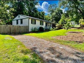 375 Cologne Dr SE in Atlanta, GA - Foto de edificio - Building Photo