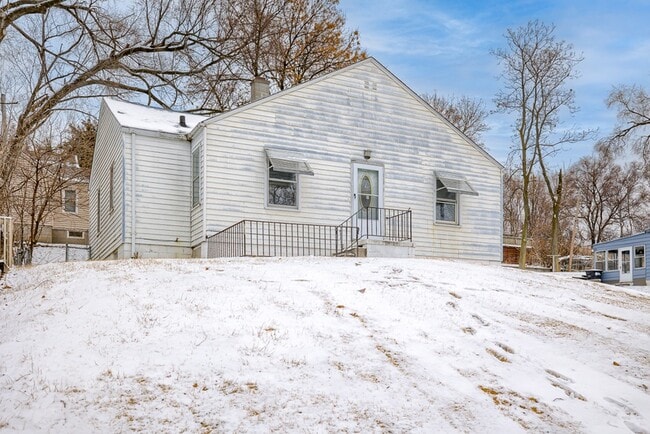 6905 N 33rd St in Omaha, NE - Building Photo - Building Photo