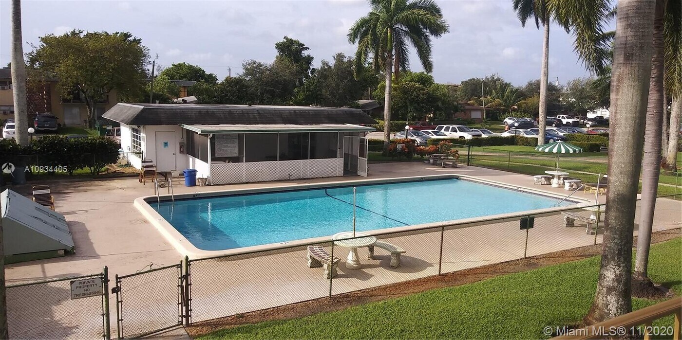 6191 SW 37th St in Davie, FL - Building Photo