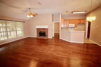 102 Chimney Rock Ct in Weatherford, TX - Foto de edificio - Building Photo