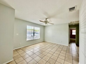 7433 Pebble Beach Rd in Ft. Myers, FL - Foto de edificio - Building Photo