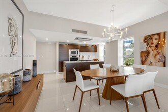3739 Collins Ave in Miami Beach, FL - Building Photo - Building Photo