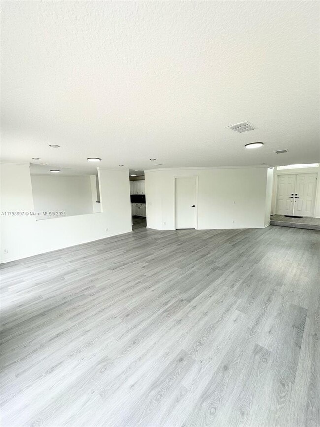 1845 Vista Way in Margate, FL - Foto de edificio - Building Photo