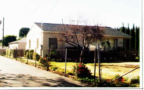 15342 Wyandotte Ave in Van Nuys, CA - Building Photo