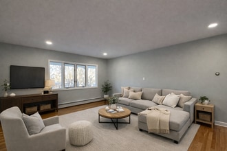 77 Shepherds Ln in Totowa, NJ - Building Photo - Building Photo