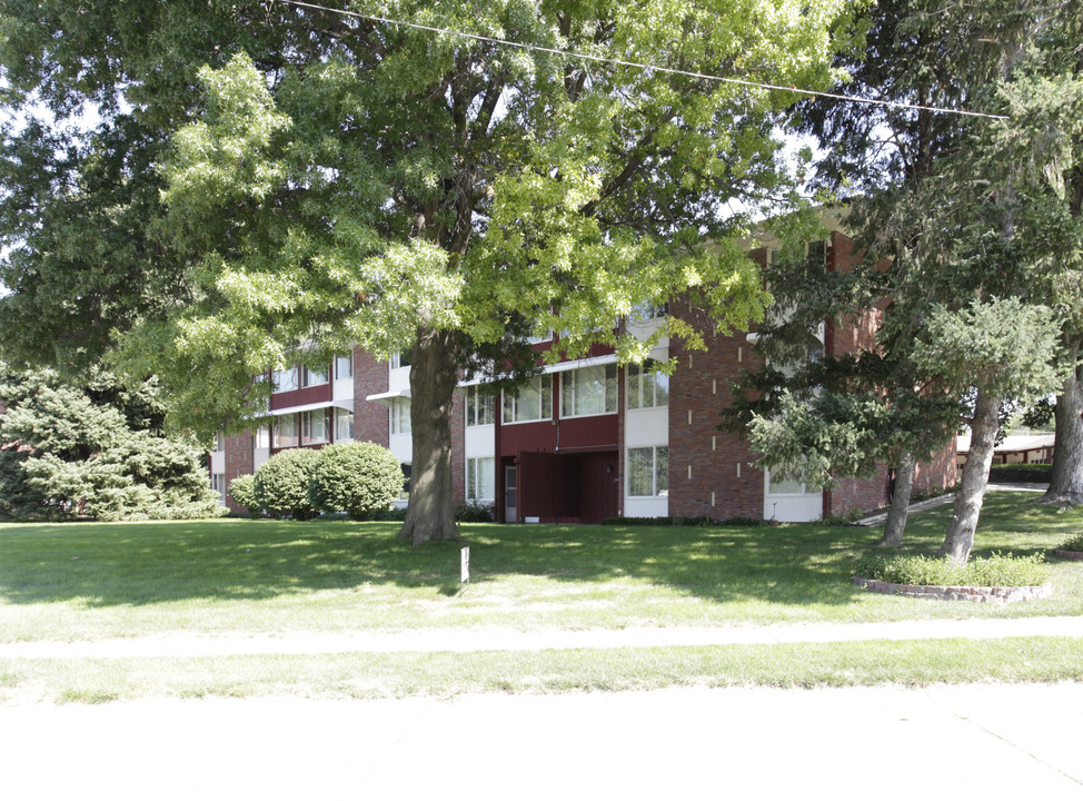 Walnut Hill Apartments in Omaha, NE - Building Photo