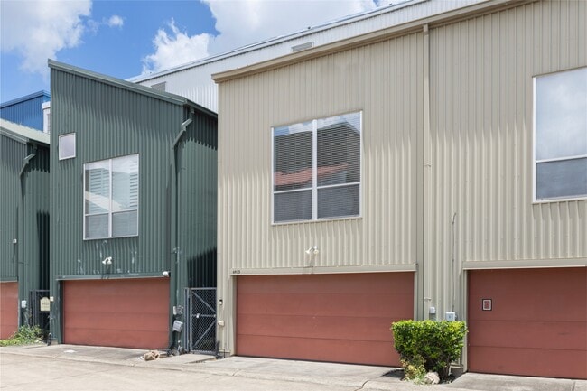 property at 6935 Yellowstone Way Dr
