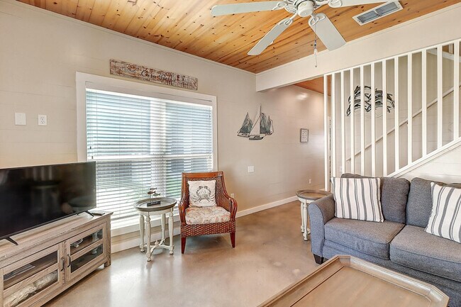 2606 Eleventh St in Port Aransas, TX - Building Photo - Building Photo