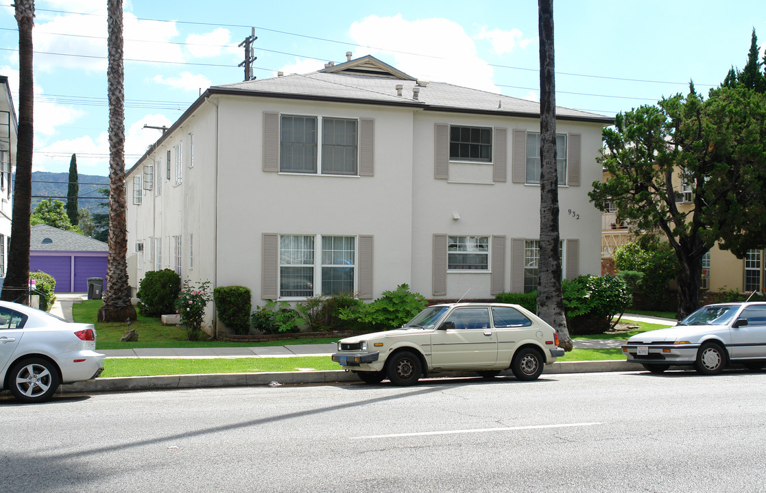 932 W Glenoaks Blvd in Glendale, CA - Foto de edificio