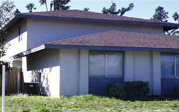 344-348 S Ashford Ave in Rialto, CA - Building Photo