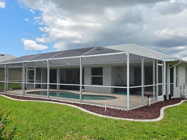 1016 NW 10th St in Cape Coral, FL - Building Photo - Building Photo