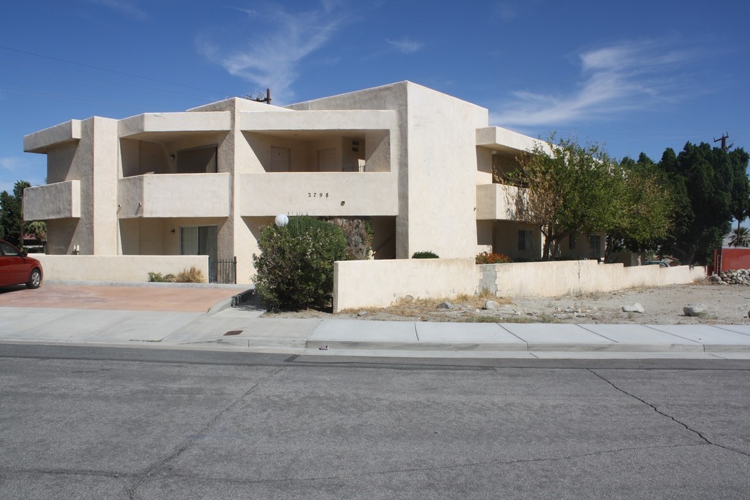 2798 N Junipero Ave in Palm Springs, CA - Foto de edificio