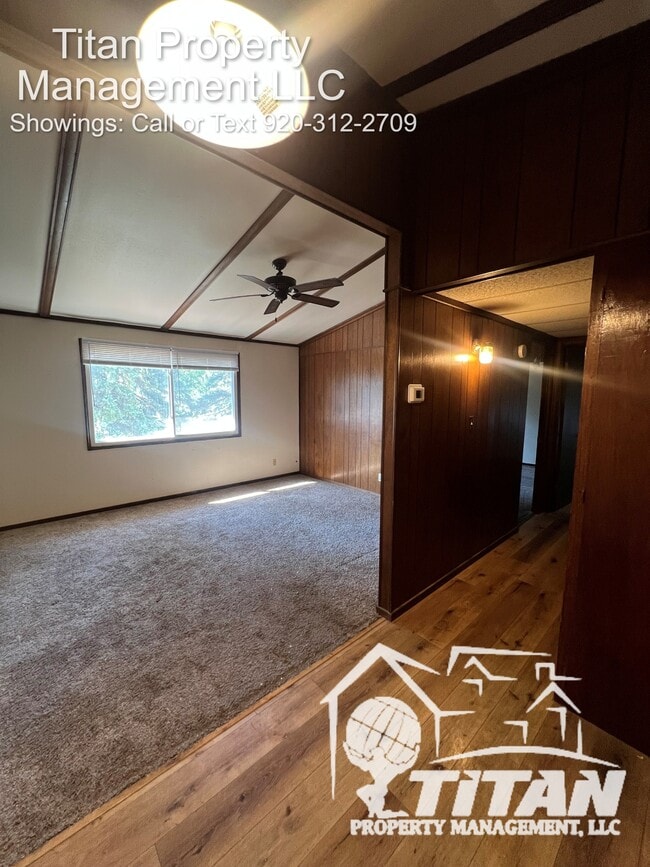 1382 Maricopa Dr in Oshkosh, WI - Building Photo - Building Photo