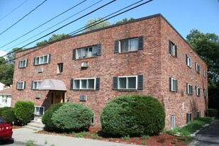 7 Oakcrest Rd in Hyde Park, MA - Building Photo