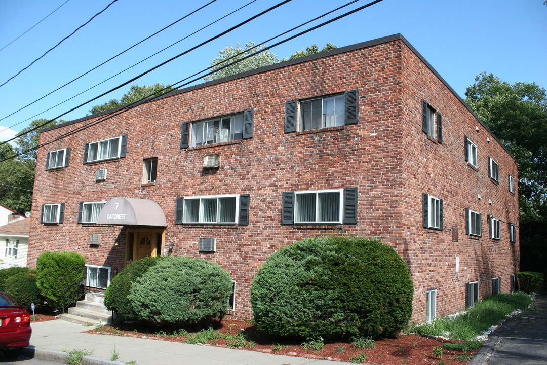 7 Oakcrest Rd in Hyde Park, MA - Foto de edificio