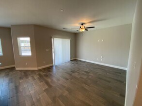 1129 E Harter Dr in Visalia, CA - Building Photo - Building Photo