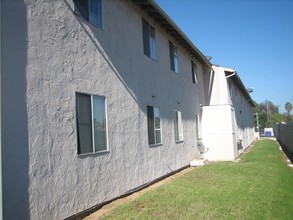 Bunker Hill Apartments in Fallbrook, CA - Building Photo - Building Photo