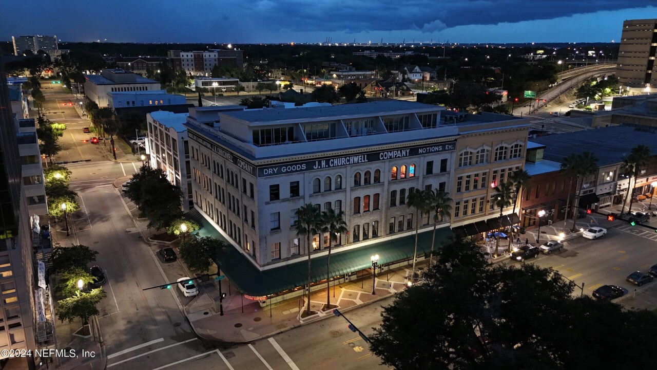 301 E Bay St in Jacksonville, FL - Foto de edificio