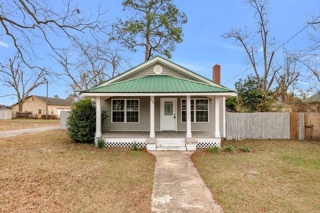 property at 648 W Plum St